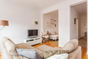 ALTIDO Charming 1BR Apt with workspace in Sao Bento